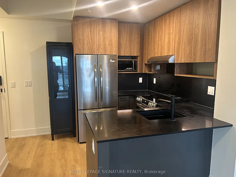 206 King St W #501 — Photo 5