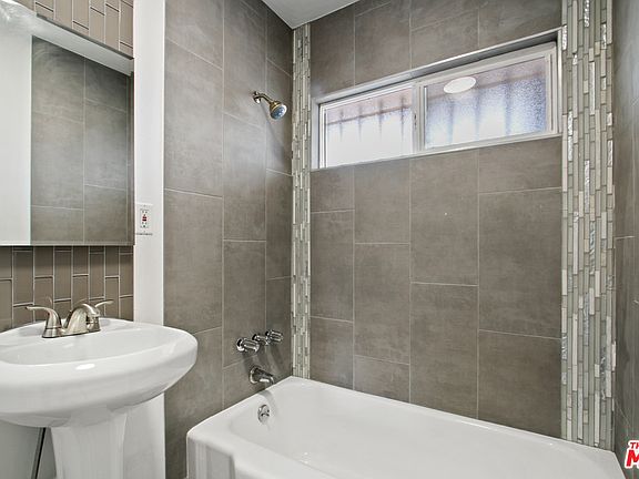 3rd image of 1516 W 85th St