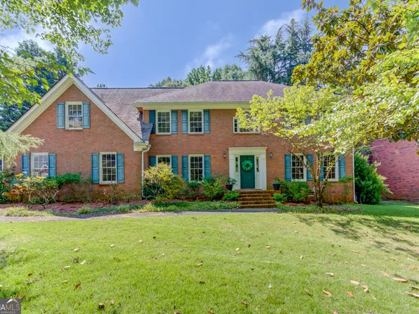 4948 Woodfall Dr, Lilburn, GA 30047