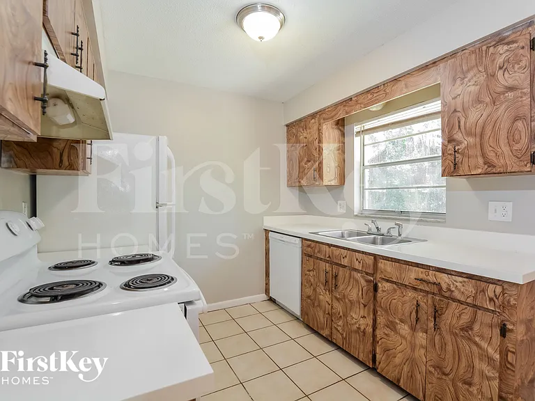 928 N Rossiter St — Photo 6