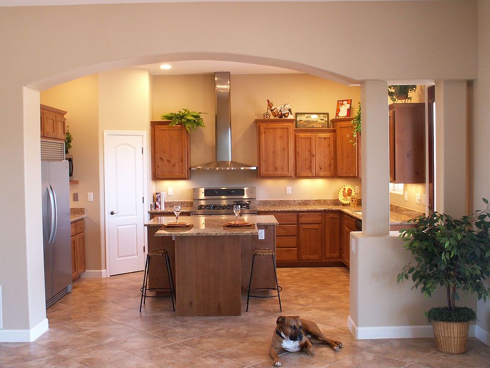 Beautiful, Spacious Kitchen