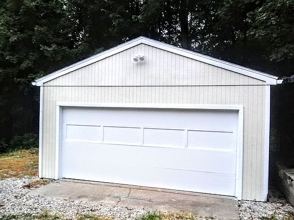 3rd image of 411 W Willowview Dr