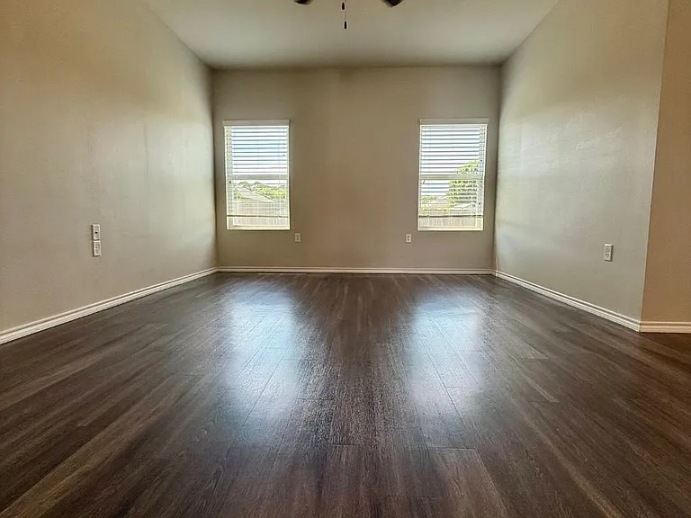 1411 Monterey Dr — Photo 12