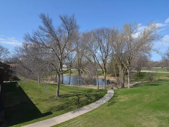 1534 Millpond Ct, Chaska, MN 55318