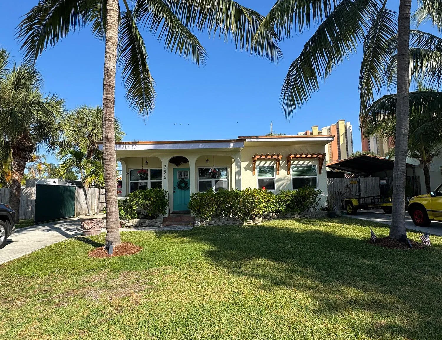 2 bed, 1.0 bath, 660 sqft, $3,200 — Photo 1