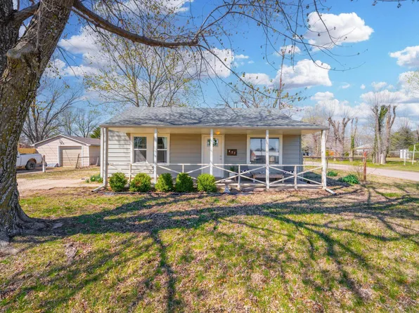 437 Hillcrest St, El Dorado, KS 67042