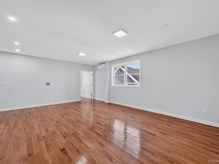 99 Main St #2D — Photo 3
