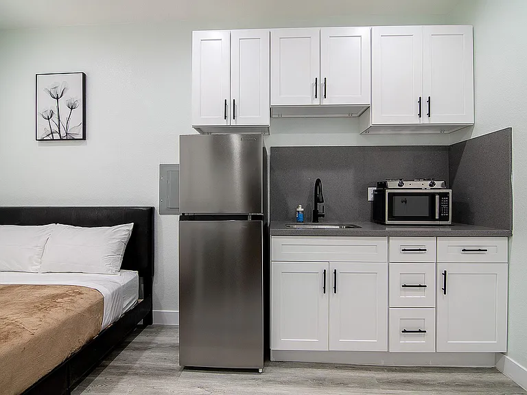Michigan Avenue Apartments — Photo 16