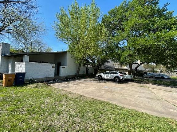 3rd image of 2411 La Casa Dr #A