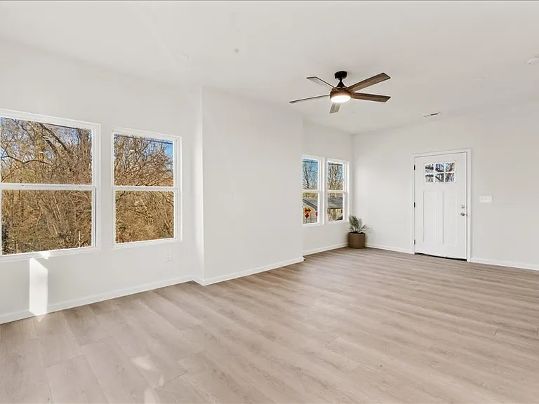 814 Biddle St — Photo 4