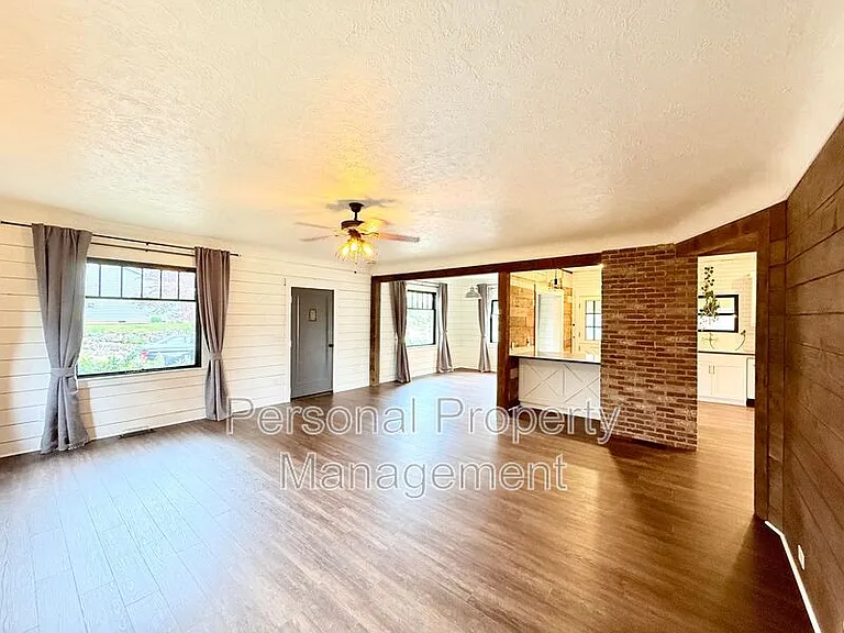 2234 N L St — Photo 2