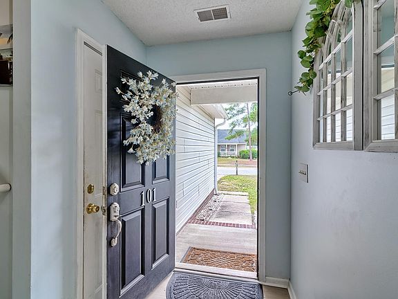 3rd image of 101 Spring Lake Dr