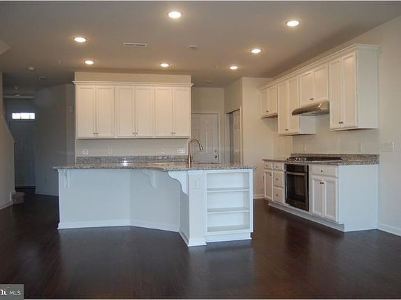 3rd image of 10 Nicklaus Dr