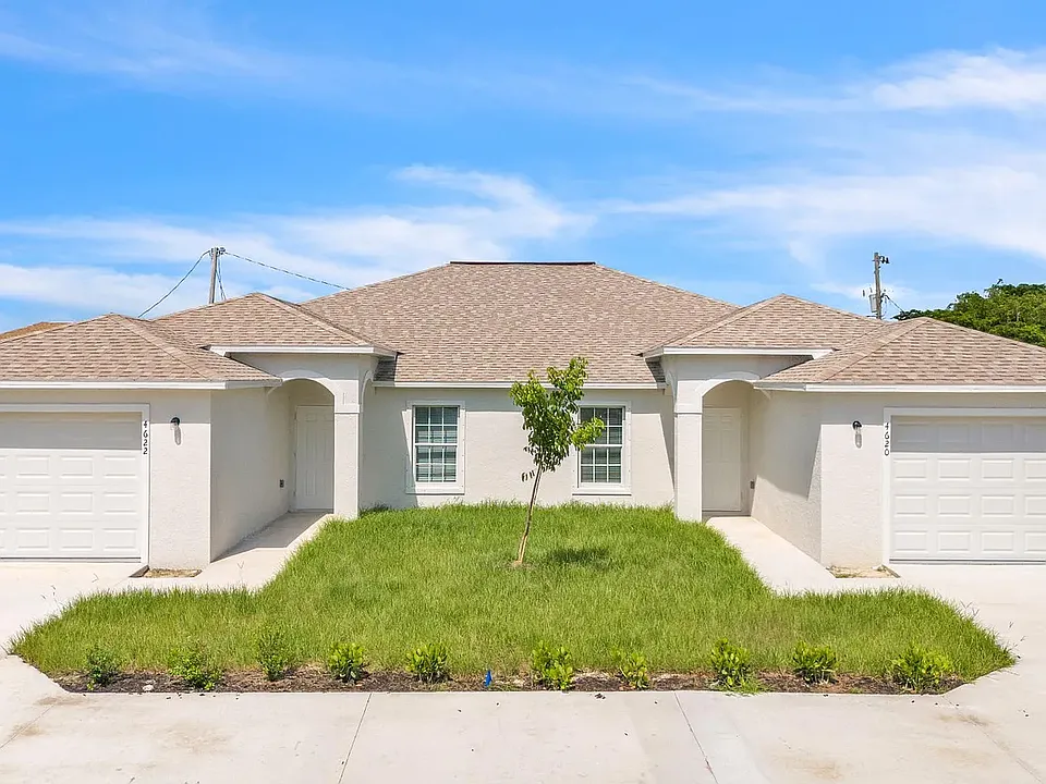 1045 SE 11th Ter