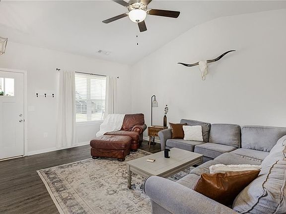 5th image of 210 Ashwood Ln