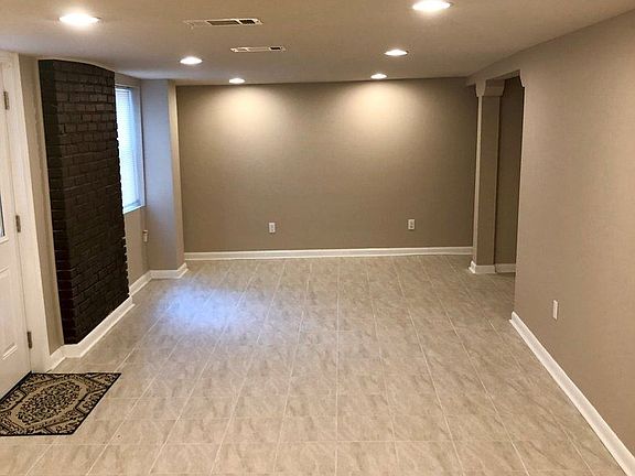 2nd image of 4219 Fontainebleau Dr