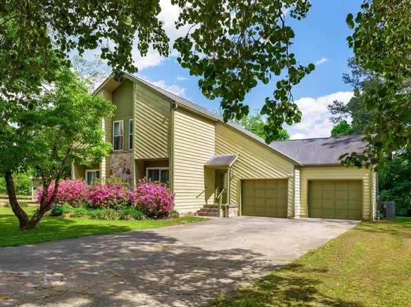 8026 Savannah Ln, Ooltewah, TN 37363