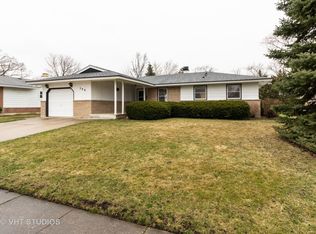 598 Bianco Dr, Elk Grove Village, IL 60007