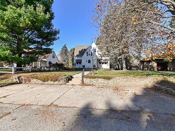4th image of 3418 Elmwood Dr N