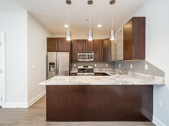 2nd image of 828 Garden St