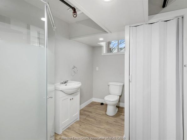 1094 Lincoln Rd #6, Windsor, ON N8Y 2H4
