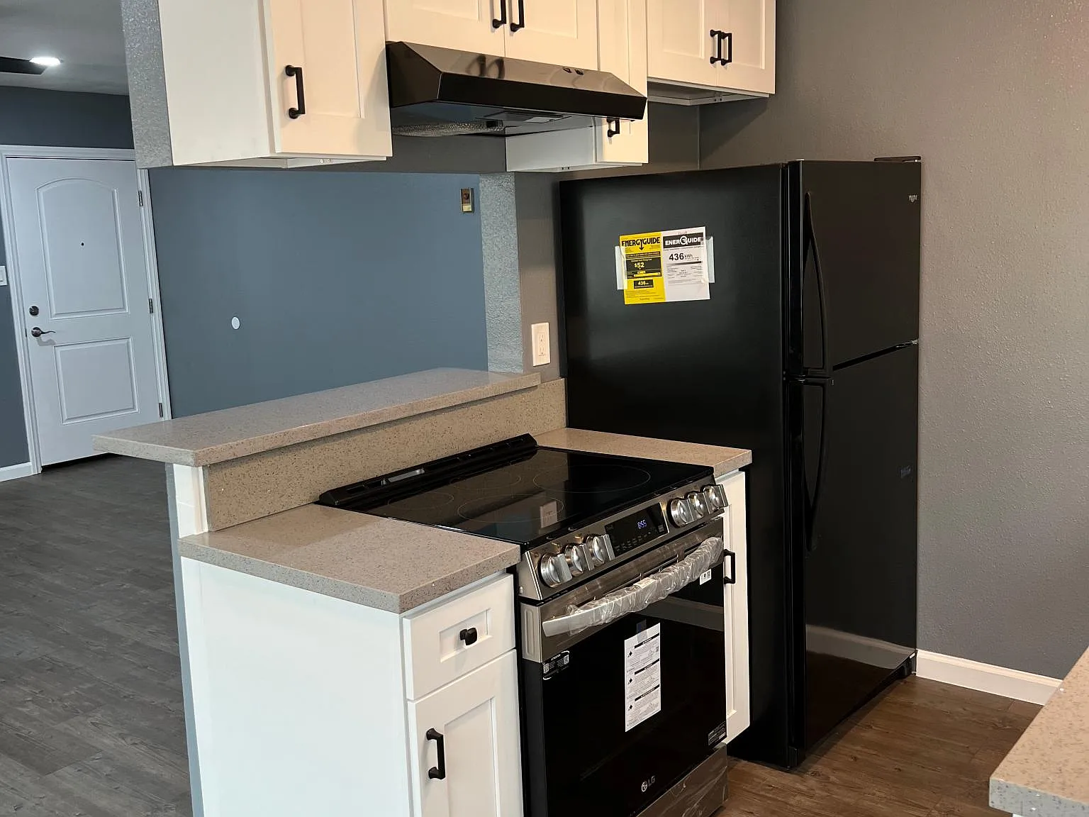 2 bed, 900 sqft, $2,500 — Photo 2