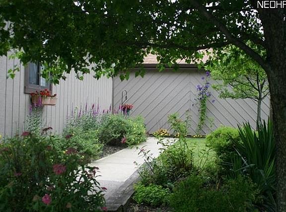2nd image of 10008 Blossom Ln