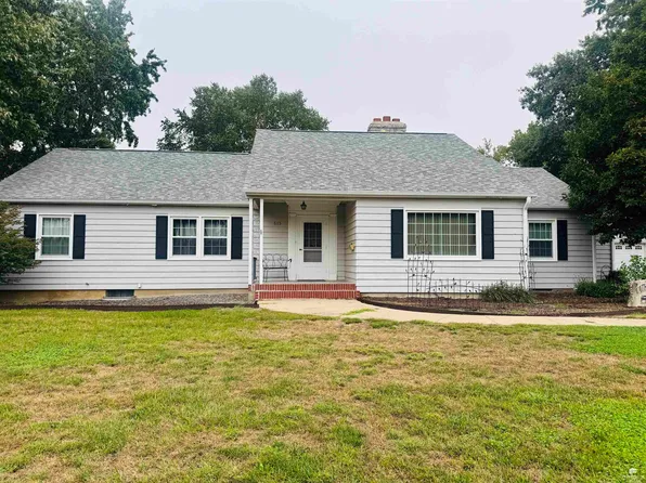 515 Arthur St, Clay Center, KS 67432