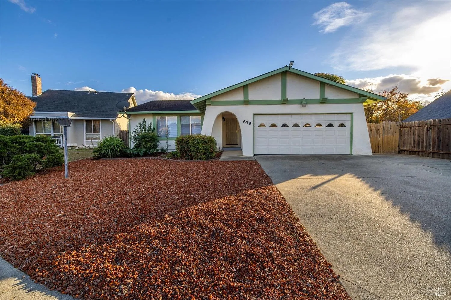 679 Devon Court photo 1