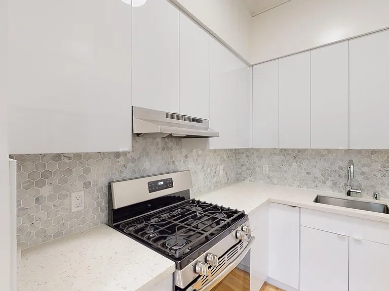 1635 Gough Street — Photo 18