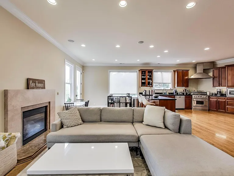 480 Arlington Ave — Photo 17