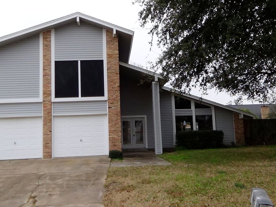2nd image of 985 Monterrey Dr