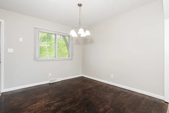 3 bed, 1.5 bath, 1976 sqft, $1,895 — Photo 3
