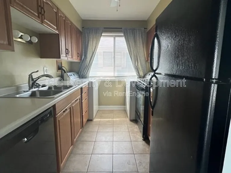 1367 Sacramento Dr — Photo 2