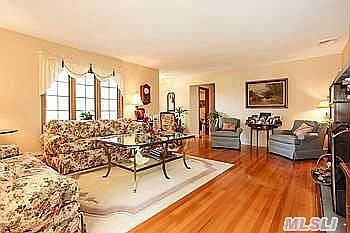 2nd image of 6 Woodmere Dr