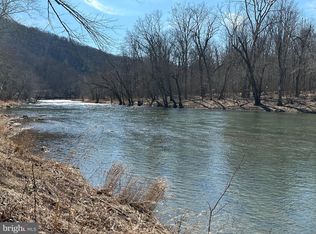 13718 Cacapon Rd, Great Cacapon, WV 25422