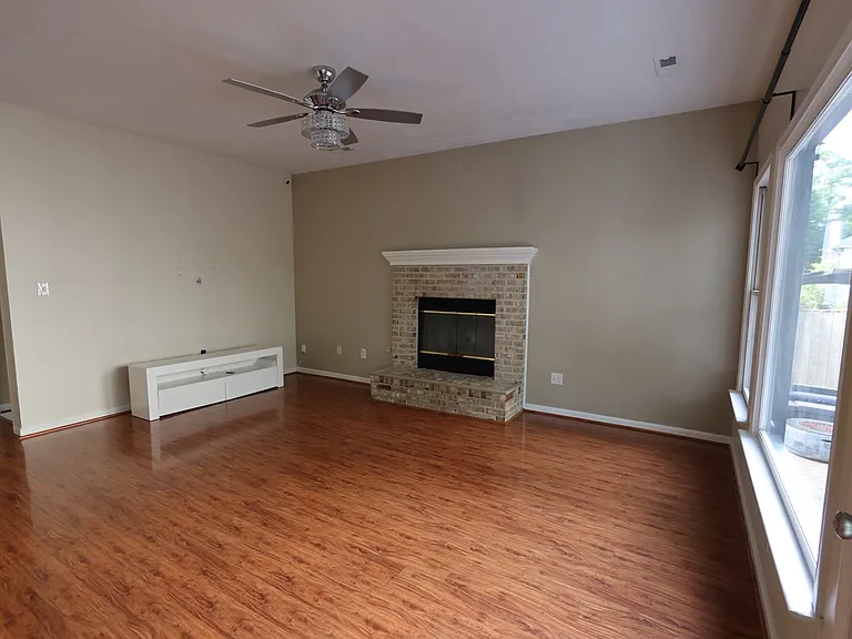 401 Rock Creek Ct — Photo 9