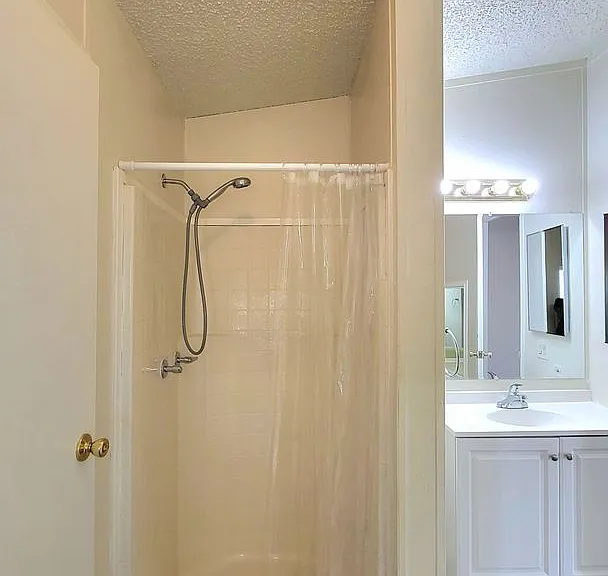 6720 Conestoga Pkwy — Photo 24