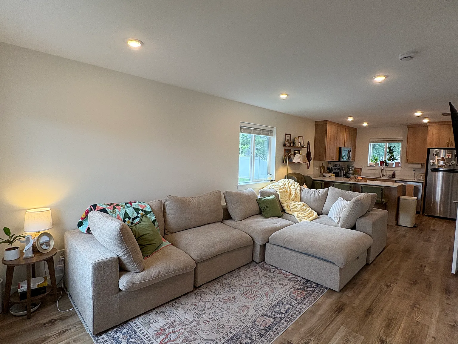 2 bed, 1.5 bath, 1000 sqft, $1,450 — Photo 2
