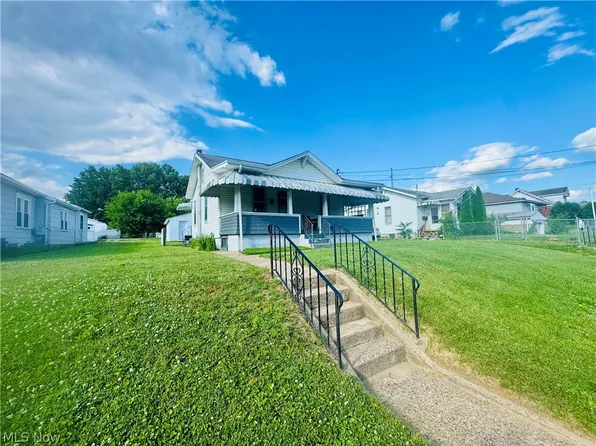 809 28th St, Vienna, WV 26105
