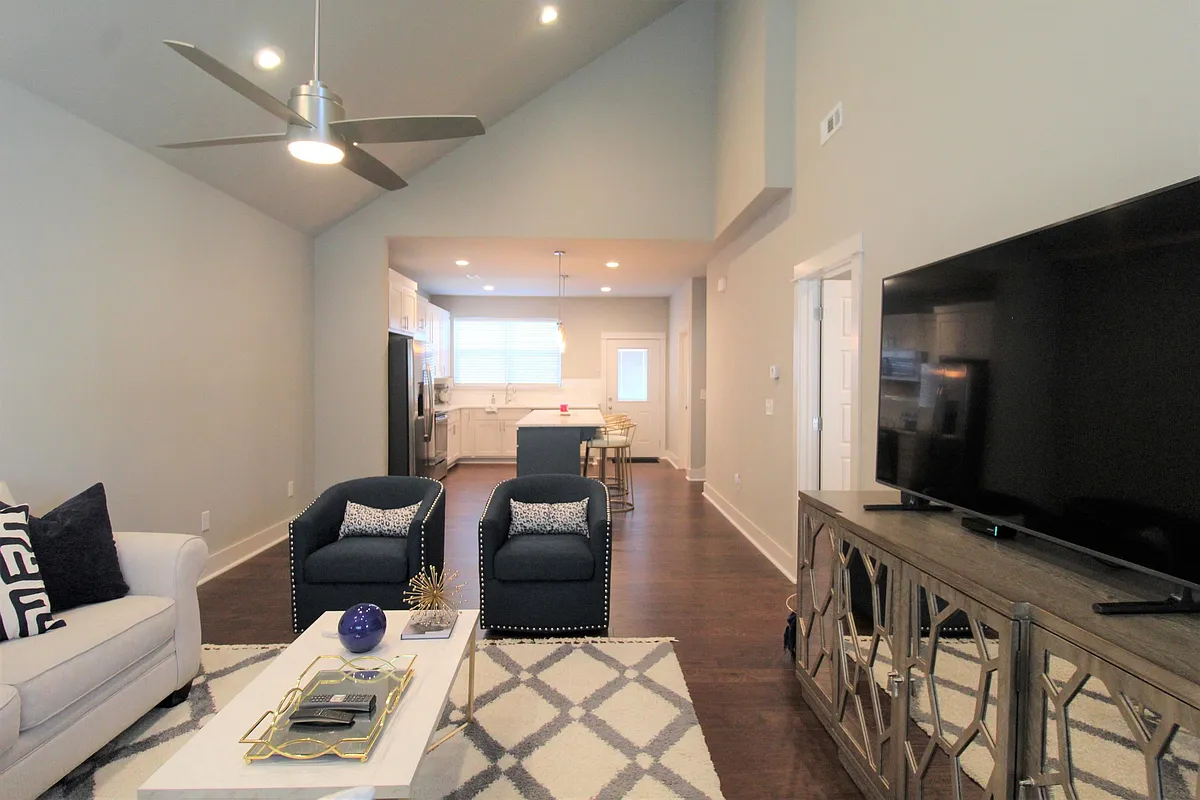 Building Photo - 2047 S Florida Way