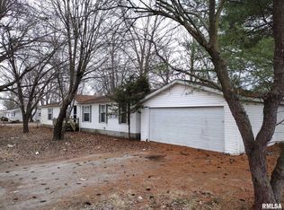 1721 N 14th St, Herrin, IL 62948