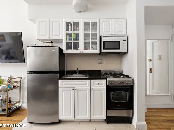 145 Sullivan Street image 2 of 9