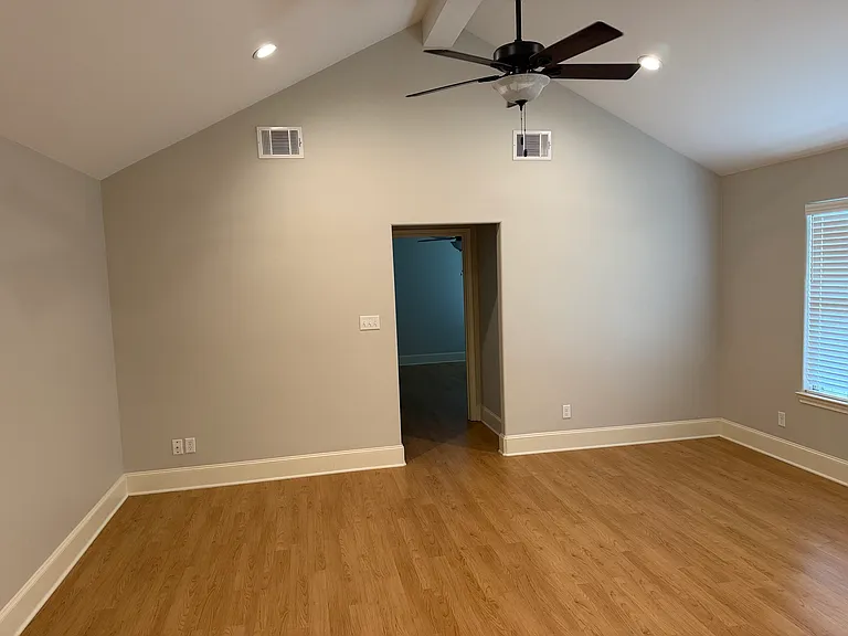 424 Brentwood Dr — Photo 4