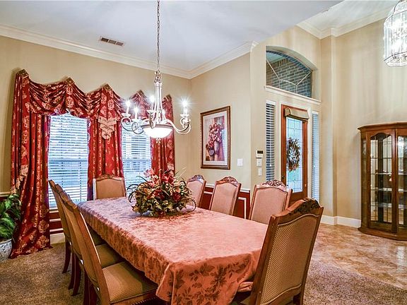 4th image of 3308 Mayfair Ln