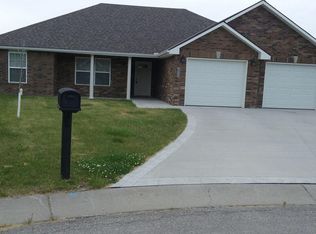209 NW Willow Ct, Grain Valley, MO 64029