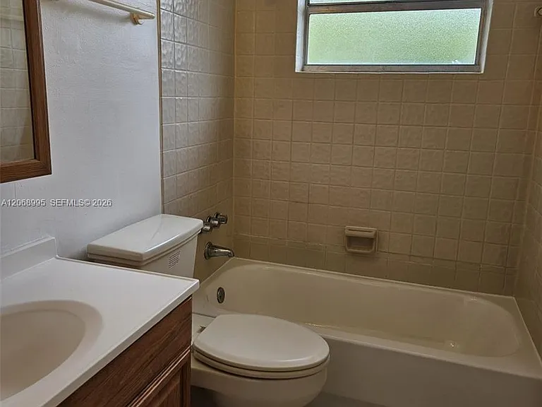 1008 NE 34th Ct #A — Photo 8