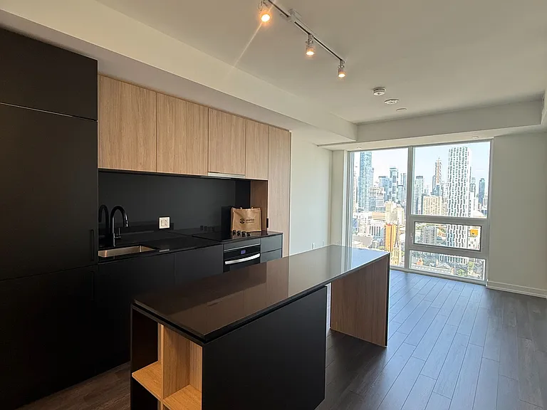 89 Church St #3904 — Photo 2