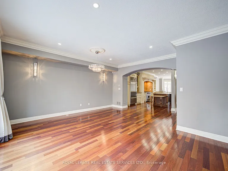 115 Saint Lawrence Dr — Photo 17