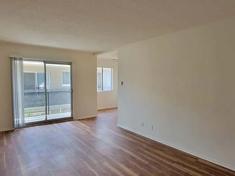 1352 N Citrus Ave #3 — Photo 2